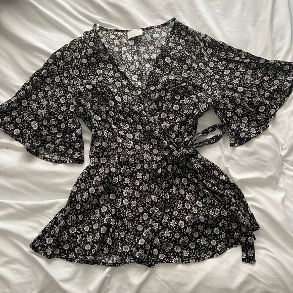 Offer a Price Francesca’s Bette Floral Wrap Blouse Size XXS - Picture 1 of 8